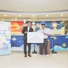 Shinhan Life Vietnam supports children with leukemia by donating 150 million VND and distributing over 120 gifts at HCM City Children’s Hospital. (Photo courtesy of the company)