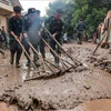 Mobile police clean up mud and houses for flood-hit people in Phuc Khanh commune, Bao Yen district, Lao Cai province. (Photo: VNA)