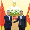 Minister of Industry and Trade Nguyen Hong Dien (R) in a meeting with Secretary of the Party Committee of Hainan province Shen Xiaomin in February 2023. (Photo: VNA)