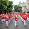 A performance by more than 2,000 members of the Hanoi Association of Outdoor Health for the Middle-aged and Elderly. (Photo: VNA)