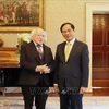 Foreign Minister Bui Thanh Son (R) and Irish President Michael D.Higgins in dublin on February 24, 2024. (Photo: VNA)