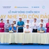 Representatives of the Con Dao district People's Committee, Vietnam Airlines and Lagom Vietnam signed a Memorandum of Understanding affirming their commitment to cooperation, starting a pioneering campaign on environmental protection (Photo: VNA)