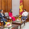 Vietnamese Ambassador to Sri Lanka Trinh Thi Tam (third from the left) and Sri Lanka President Anura Kumara Dissnayke (second from the right) (Photo: VNA)