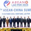 Prime Minister Pham Minh Chinh (fifth, left), heads of ASEAN delegations and Chinese Premier Li Qiang take a group photo (Photo: VNA)