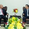 Deputy Prime Minister Tran Hong Ha (R) receives Chairman of China Railway Group Limited (CREC) Chen Yun in Hanoi on October 14 (Photo: VNA)