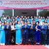 Prime Minister Pham Minh Chinh and female delegates (Photo: VNA)