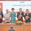 VNA General Director Vu Viet Trang (middle) presents the book to delegates at the event (Photo: VNA)