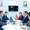 PM Pham Minh Chinh (centre, right) receives Russian Deputy PM Alexander Novak (centre, left). (Photo: VNA)