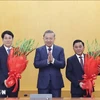 Party General Secretary To Lam (middle) presents flowers to Politburo member and State President Luong Cuong (L) and Politburo member, permanent member of the Party Central Committee’s Secretariat and Chairman of the Party Central Committee’s Inspection Commission Tran Cam Tu (Photo: VNA)