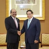 Prime Minister Pham Minh Chinh (R) receives Yusuff Ali Musaliam Veettil Abdul Kader, Chairman and Managing Director of LuLu Group International (Photo: VNA)