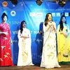 Vietnamese students take part in "An ao" dai fashion show at the festival in Italy. (Photo: VNA)