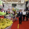 Minister of Industry and Trade Nguyen Hong Dien attends the first Vietnam Fruit Festival in China. (Photo: VietnamPlus)