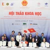 The signing of cooperation agreements on training human resources between Vietnamese universities and Japanese partners. (Photo: VNA)