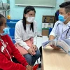 An adolescent patient with HIV receives a comprehensive medical evaluation and consultation from a doctor. (Photo moh.gov.vn)