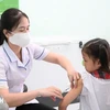 A nurse gives measles vaccine to a pupil. (Phôt: VNA)