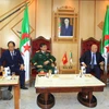 Algerian Minister of War Veterans and Rights Holders Laid Rebiga (second, right) receives the Vietnamese delegation before the conference (Photo: VNA)