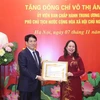 State President Luong Cuong present a 30-year Party membership badge to Vice President Vo Thi Anh Xuan (Photo: VNA)