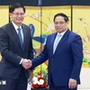 Prime Minister Pham Minh Chinh (R) receives Chairman of the Guangxi Zhuang Autonomous Region Lan Tianli in Kunming on November 6. (Photo: VNA)