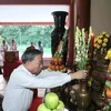 Party General Secretary To Lam offers incense in memony of late President Ho Chi Minh in Ca Mau on November 16. (Photo: VNA)