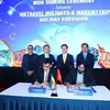 Vietravel Group signs a memorandum of understanding (MoU) with MakeMyTrip of India (Photo: VNA)