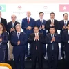 Prime Minister Pham Minh Chinh (middle, front) and other delegates at the Vietnam-Brazil business forum in Rio de Janeiro on 17 November afternoon. (Photo: VNA)