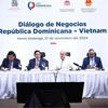 Prime Minister Pham Minh Chinh (third from left) attends the Dominican Republic-Vietnam Business Dialogue (Photo: VNA)