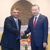 General Secretary of the Communist Party of Vietnam Central Committee To Lam (R) receives Tony Fernandes, CEO of Capital A. (Photo: VNA)