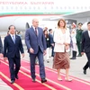 President of the Republic of Bulgaria Rumen Radev and his spouse at Noi Bai International Airport on November 24 (Photo: VNA)