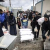 Palestinian refugees in the city of Rafah, located in the Gaza Strip, receive humanitarian aid distributed by the United Nations Relief and Works Agency for Palestine Refugees in the Near East (UNRWA). (Photo: AFP/VNA)