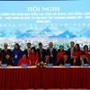 The MoUs on fostering education cooperation between Vietnamese and Chinese border localities were signed at the conference. (Photo: VNA)