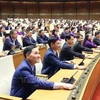 NA deputies vote to approve a resolution on the establishment of centrally-run Hue city (Photo: VNA)