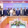 VNA Deputy General Director Nguyen Tuan Hung (sixth from right), Granma newspaper's Deputy Editor-in-Chief Oscar Alberto Sanchez Serra (fifth from right) and other delegates take a group photo at the meeting in Hanoi on December 3. (Photo: VNA)