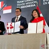 Indonesian Trade Minister Budi Santoso (centre) and Canadian Minister of Export Promotion, International Trade and Economic Development Mary Ng (right) sign the Indonesia-Canada Comprehensive Economic Partnership Agreement (ICA-CEPA) in Jakarta on December 2 (Photo: Antara)