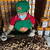 A worker packs salted roasted cashew products at an establishment in Tho Son commune, Bu Dang district, Binh Phuoc province. (Photo: VNA)