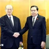 National Assembly Chairman Tran Thanh Man (R) shakes hands with President of the International Friendship Exchange Council (FEC) of Japan Matsuzawa Ken. (Photo: VNA)