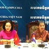 Chairwoman of the Cambodia-Vietnam Friendship Association Men Sam Am (right) and Chairwoman of the Vietnam-Cambodia Friendship Association Nguyen Thi Thanh at the conference (Photo: VNA)