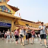 Foreign visitors to Binh Tay market in HCM City (Photo: VNA)