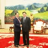 Party General Secretary and President of Laos Thongloun Sisoulith receives Deputy Prime Minister and Foreign Minister Bui Thanh Son (left) on December 17. (Photo: VNA)