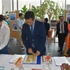 Delegates visit an exhibition of photos and documents about Vietnamese sea and islands on the sidelines of the workshop at the University of Warsaw on May 24. (Photo: VNA)