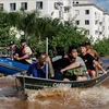 Equipos de rescate evacuan a las personas de zonas inundadas en el estado de Río Grande del Sur, Brasil. (Foto: Xinhua/VNA)