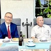 El embajador de Vietnam en Alemania, Vu Quang Minh (izquierda), y Le Duc Duong, quien se reunió dos veces con el Presidente Ho Chi Minh (Foto: VNA)