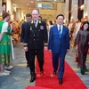 El viceprimer ministro Tran Hong Ha (derecha) y Gennady Stepanovich Bezdetko, embajador ruso en Vietnam. (Foto: VNA)
