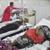 Las víctimas atendidas en un hospital. (Foto: Xinhua/ VNA)