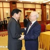 El secretario general del PCV, Nguyen Phu Trong, y el secretario general del Partido Popular Revolucionario y presidente de Laos, Thongloun Sisoulith, copresiden una reunión de alto nivel entre ambos partidos en Hanoi, el 26 de febrero de 2024. (Foto: VNA)