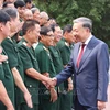 El secretario general del Partido Comunista de Vietnam y presidente del país, To Lam, se reúne con los veteranos de la División 308 del Ejército Popular de Vietnam. (Foto: VNA)