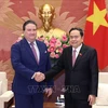 El presidente de la Asamblea Nacional de Vietnam, Tran Thanh Man (derecha), recibe al embajador estadounidense, Marc Evans Knapper. (Foto: VNA)