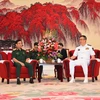 El ministro de Defensa Nacional, general Phan Van Giang, se reúne con su homólogo chino, el coronel general Dong Jun. (Foto: qdnd.vn)