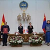 El secretario general del Partido Comunista y presidente de Vietnam, To Lam, y el mandatario mongol, Ukhnaagiin Khurelsukh, presencian las firmas de varios acuerdos de cooperación entre ambos países. (Foto: VNA)