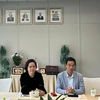 La cónsul general de Vietnam en la prefectura japonesa de Fukuoka, Vu Chi Mai, dialogó con el director adjunto del Centro Nacional de Innovación (NIC), Vu Tien Thinh (Fuente:VNA)