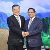 Le Premier ministre Pham Minh Chinh (droite) et Zhang Qingwei, vice-président du Comité permanent de l'Assemblée populaire nationale (APN) de Chine. Photo : VNA